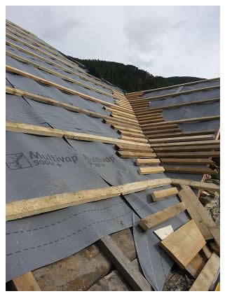 Rénovation de toiture réalisée par Esmieu Vincent charpentier, couvreur, construction bois, toiture photovoltaique, Embrun, Hautes Alpes et Région paca